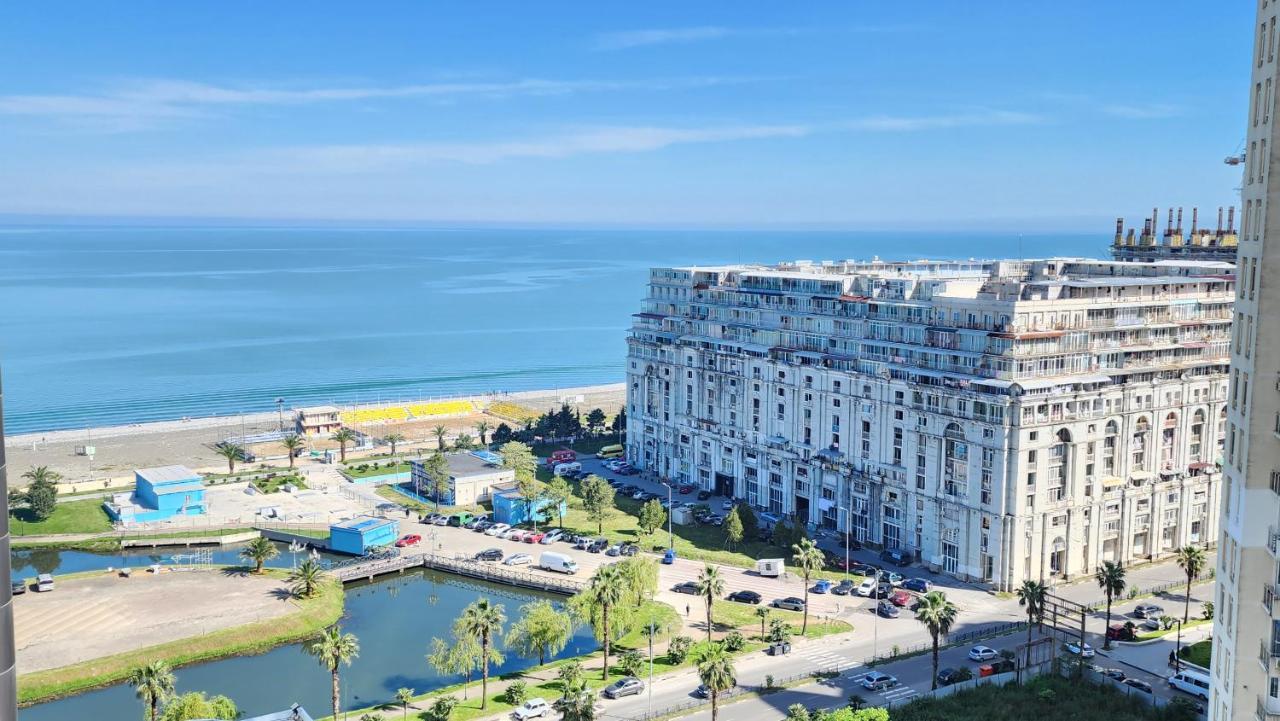 Watching The Sea Apartment Batumi Eksteriør billede